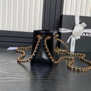 Uubags | Chanel Clutch Shiny Lambskin & Gold Plated Metal In Black 13x27x7cm - 4