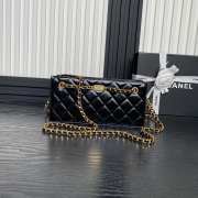 Uubags | Chanel Clutch Shiny Lambskin & Gold Plated Metal In Black 13x27x7cm - 2