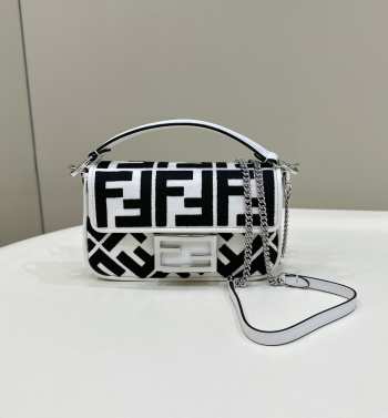 Uubags | Fendi Mini Baguette Bag In FF Motif Canvas Black/White 20x13x5cm