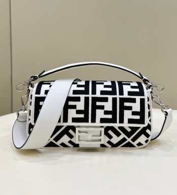 Uubags | Fendi Baguette Bag In FF Motif Canvas Black/White 27x6x15cm