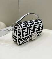 Uubags | Fendi Baguette Bag In FF Motif Canvas Black/White 27x6x15cm - 2