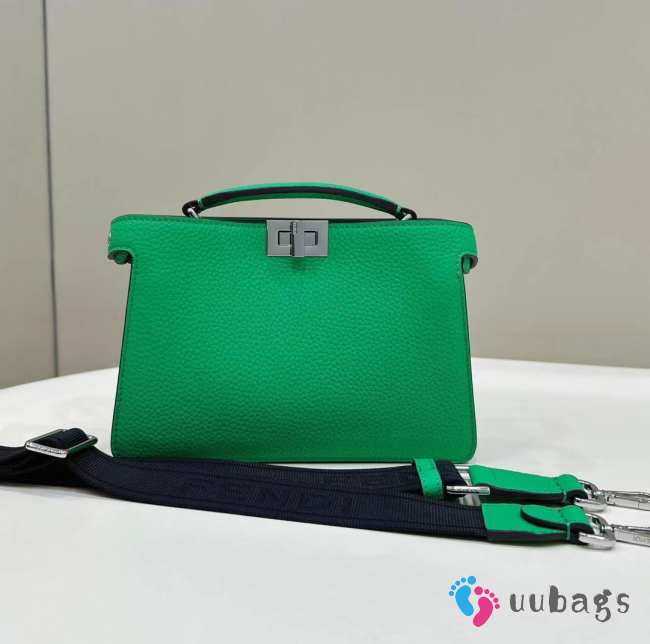 Uubags | Fendi Peekaboo ISeeU X-Cross Green leather bag 23x14.5x6cm - 1