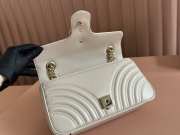 Uubags | Gucci Marmont small shoulder bag in light beige with light gold-toned hardware 26x15x7cm - 4