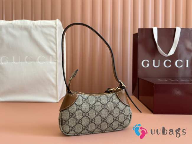 Uubags | Gucci Emblem super mini bag beige and brown monogram coated canvas 23x13x2cm - 1