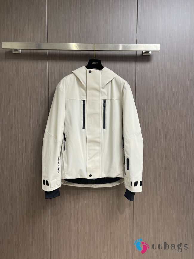 Uubags | Moncler hooded down jacket in white - 1