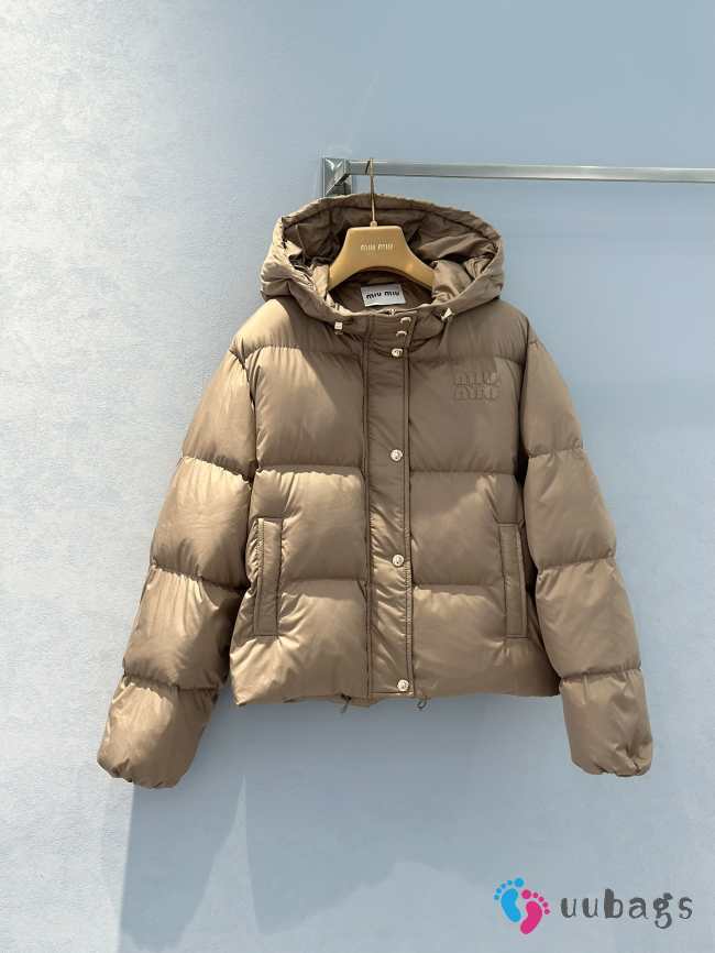 Uubags | Miu Miu medium-weight technical pongé down jacket in beige - 1