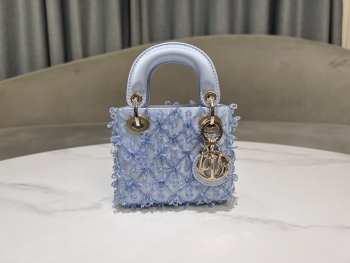 Uubags | The elegant and cute Dior Lady Dior micro bag 12x10.2x5cm