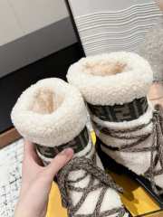 Uubags | Fendi Apres Chic White sheepskin and black suede boots in white - 2