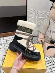 Uubags | Fendi Apres Chic White sheepskin and black suede boots in white - 3