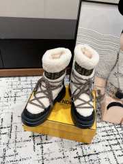 Uubags | Fendi Apres Chic White sheepskin and black suede boots in white - 4