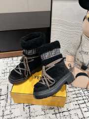 Uubags | Fendi Apres Chic White sheepskin and black suede boots  - 1