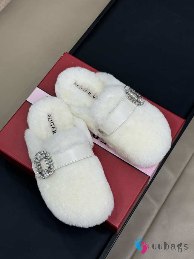 Uubags | Roger Vivier Fur Slippers In White - 1