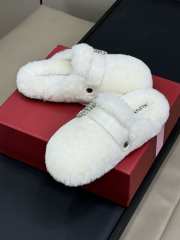 Uubags | Roger Vivier Fur Slippers In White - 3