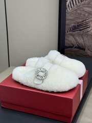 Uubags | Roger Vivier Fur Slippers In White - 4