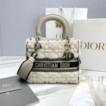 Uubags | Dior Medium Lady D-Lite Bag Ecru Cannage Lambskin Shearling In Black/White 24x21x12cm