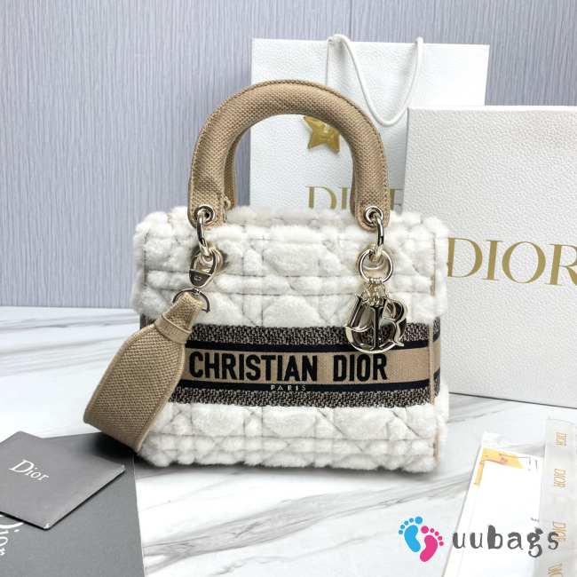 Uubags | Dior Medium Lady D-Lite Bag Ecru Cannage Lambskin Shearling In Beige/White 24x21x12cm - 1