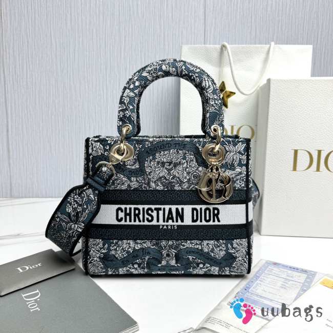 Uubags | Dior Medium Lady D-Lite Bag Latte Embroidery with Blue Dior Around the World Motif - 1