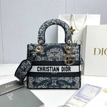 Uubags | Dior Medium Lady D-Lite Bag Latte Embroidery with Blue Dior Around the World Motif