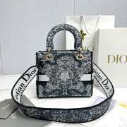 Uubags | Dior Medium Lady D-Lite Bag Latte Embroidery with Blue Dior Around the World Motif - 5