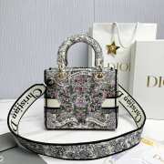 Uubags | Dior Medium Lady D-Lite Bag White Embroidery with Multicolor Dior Around the World Motif  24x21x12cm  - 4