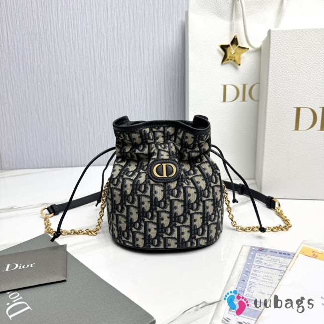 Uubags | 30 Montaigne Mini Bucket Bag with Drawstring Blue Dior Oblique Jacquard 16x18.5x13cm  - 1