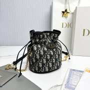 Uubags | 30 Montaigne Mini Bucket Bag with Drawstring Blue Dior Oblique Jacquard 16x18.5x13cm  - 5