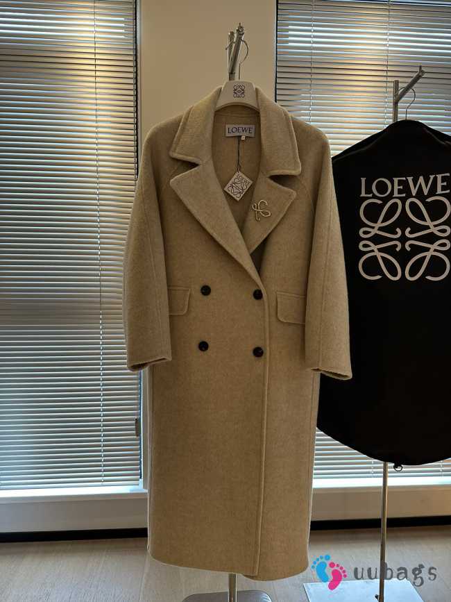 Uubags | Loewe Double-breasted coat in brown cashmere - 1