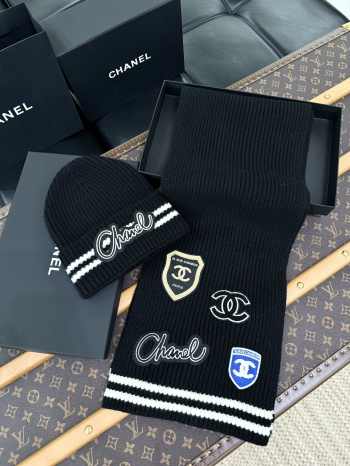 Uubags | Set Chanel scarf and cap in black 