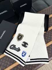 Uubags | Set Chanel scarf and cap in white - 4