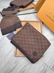 Uubags | Set Louis Vuitton Petit Damier Scarf and Hat 05 - 3