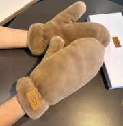 Uubags | UGG gloves in brown - 1