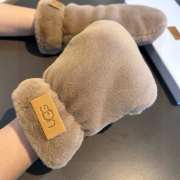 Uubags | UGG gloves in brown - 6