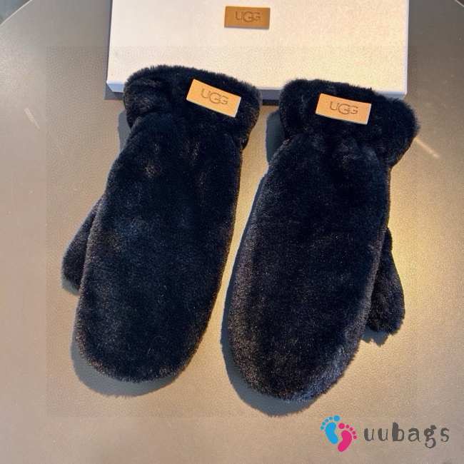 Uubags | UGG gloves in black - 1