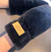 Uubags | UGG gloves in black - 5