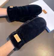 Uubags | UGG gloves in black - 2