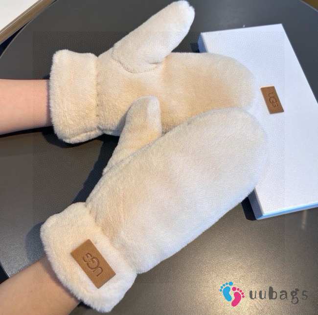 Uubags | UGG gloves in white - 1