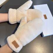 Uubags | UGG gloves in white - 1