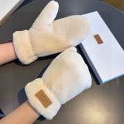 Uubags | UGG gloves in white - 6