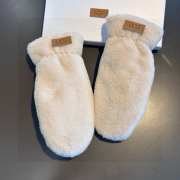 Uubags | UGG gloves in white - 3