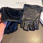 Uubags | Gucci anti-slip fingerless gloves in black - 4