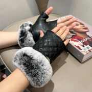 Uubags | Chanel Rabbit fur fingerless gloves in black - 4