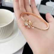 Uubags | Bvlgari Fiorever 18 kt rose gold bangle bracelet set with pavé diamonds - 3