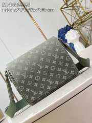 Uubags | Louis Vuitton M11593 District PM Bag In Khaki Green 26x20x7cm - 1