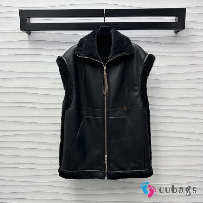 Uubags | Louis Vuitton 1AGBW4 Shearling Leather Gilet In Black - 1