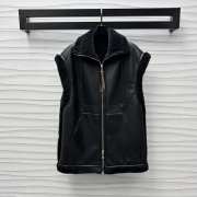 Uubags | Louis Vuitton 1AGBW4 Shearling Leather Gilet In Black - 1