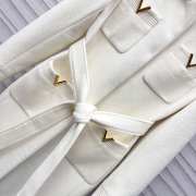 Uubags | Valentino Garavani Drill double-breasted coat in white - 3