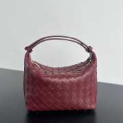 Uubags | Bottega Veneta Wallace bag with Intrecciato craftsmanship in red calf leather 22x13x9.5cm - 1