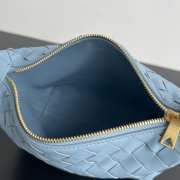 Uubags | Bottega Veneta Wallace bag with Intrecciato craftsmanship in light blue calf leather 22x13x9.5cm - 5