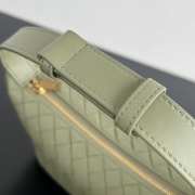 Uubags | Bottega Veneta Wallace bag with Intrecciato craftsmanship in light green calf leather 22x13x9.5cm - 3