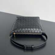 Uubags | Bottega Veneta Wallace bag with Intrecciato craftsmanship in black calf leather 22x13x9.5cm - 5